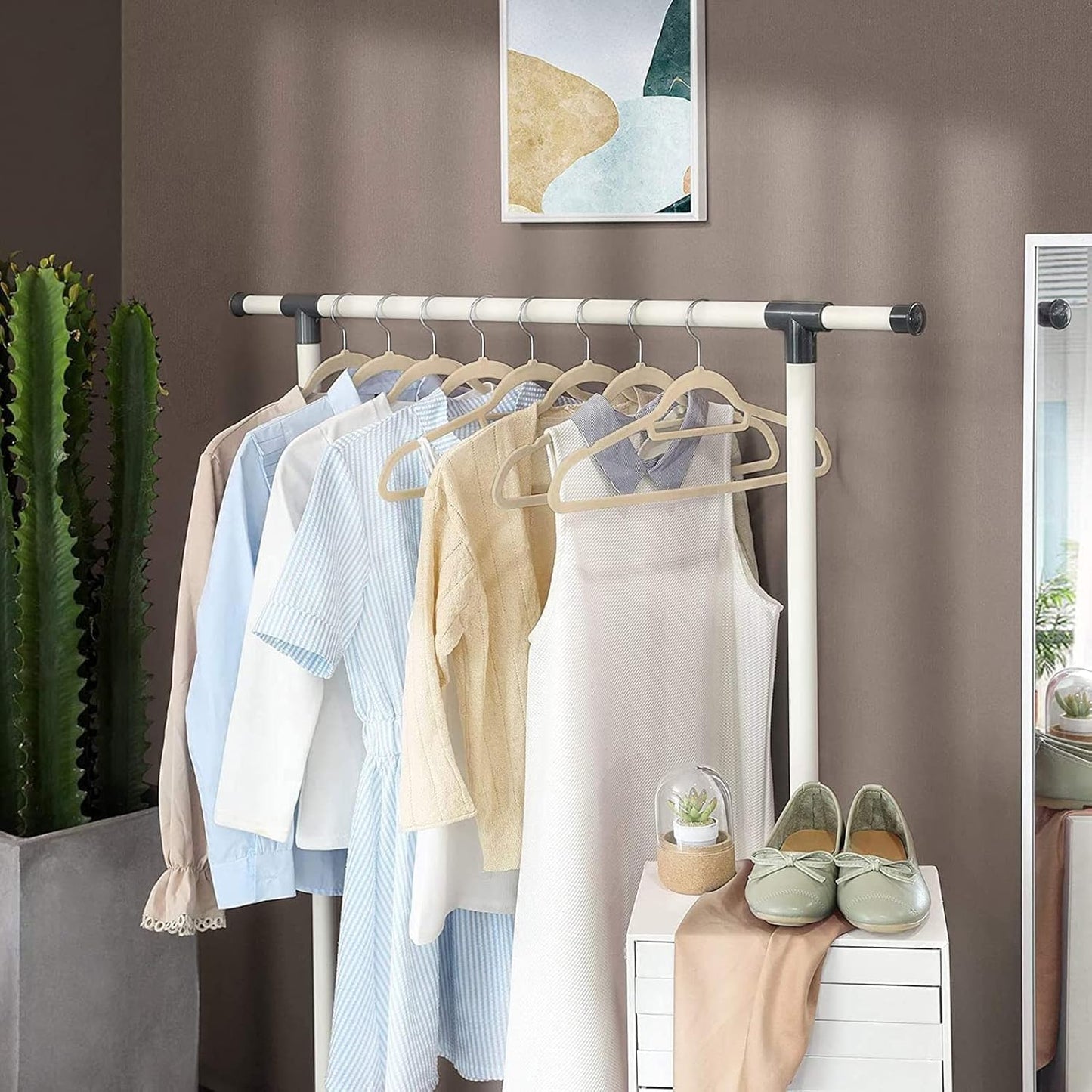 SKY-TOUCH 20pack Non-Slip Velvet Hangers,Ultra Thin Space Saving Suit Hangers,with Tie Bar & 360° Hook,for Suits, Jackets & Clothes- Home Storage Solution (Beige)