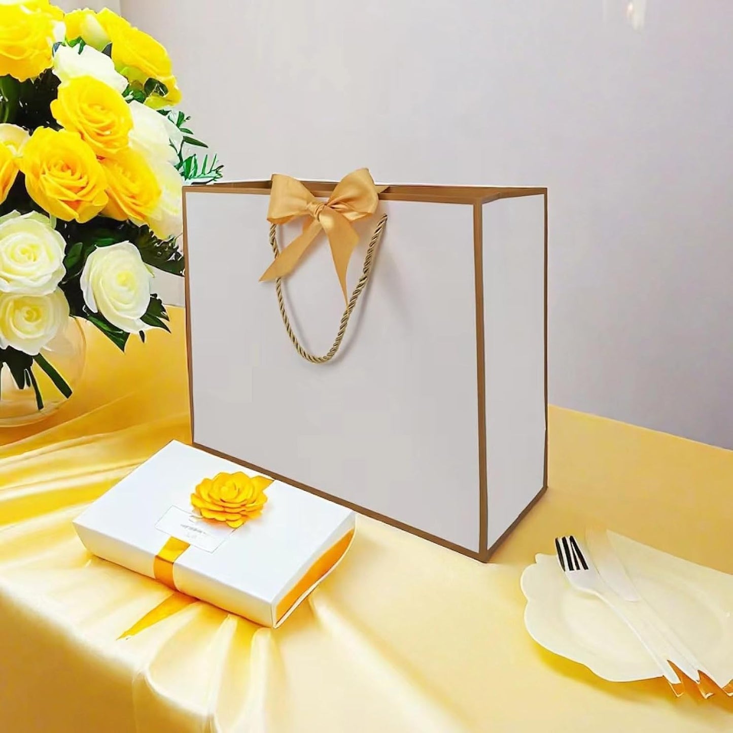 SKY-TOUCH 6-Piece White Gift Bag Set with Gold Trim – Includes 6 Gold Ribbons, 6 Greeting Cards, and 12 Matching White Tissue Sheets (28 × 10 × 20 cm)