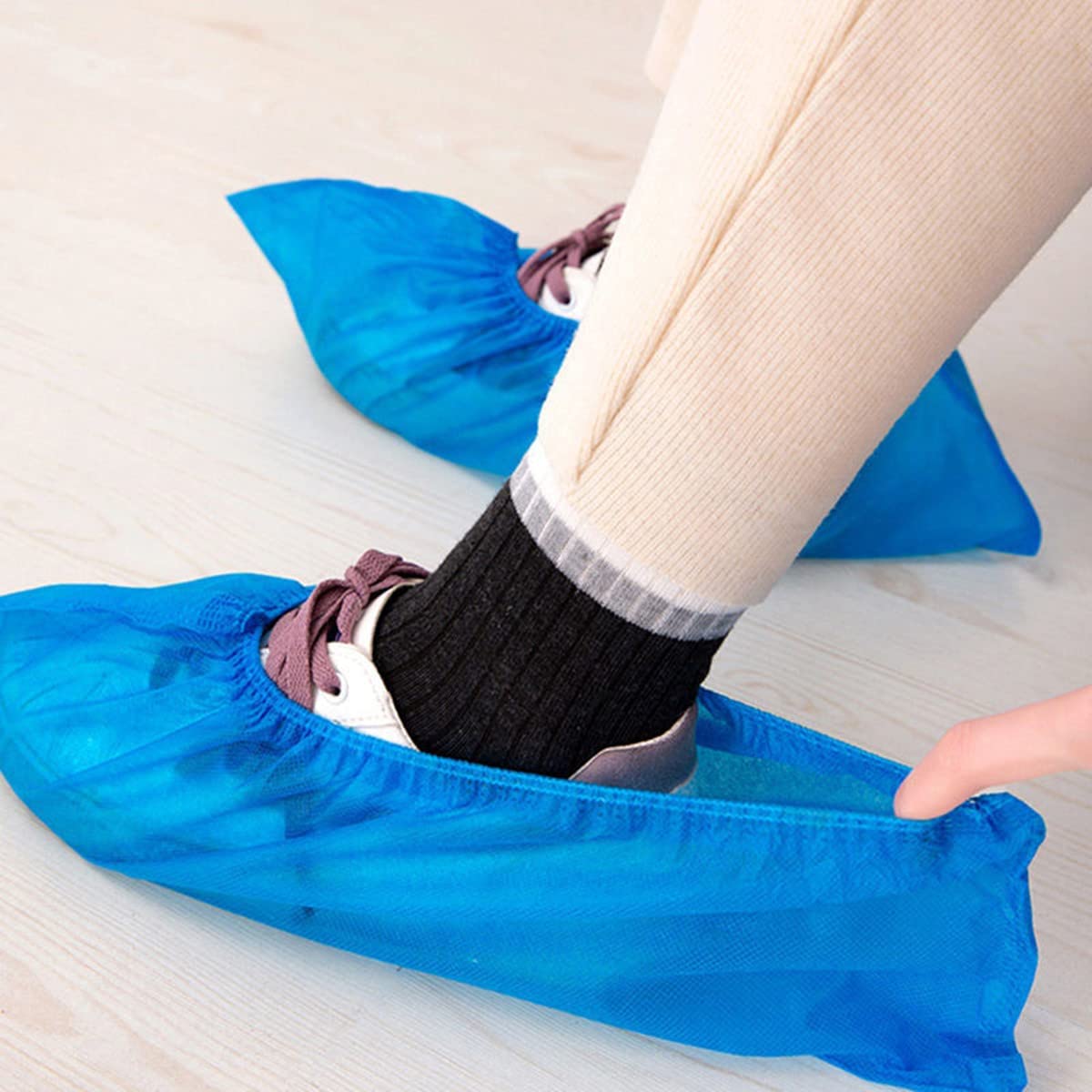 SKY-TOUCH 200 Pack/100 Pair Disposable Shoes Covers Boot Cover Waterproof, Dust-proof, Non-slip Recyclable Shoe Booties, One Size Fit Most, Protect Your Shoes, Carpets and Floors, Blue