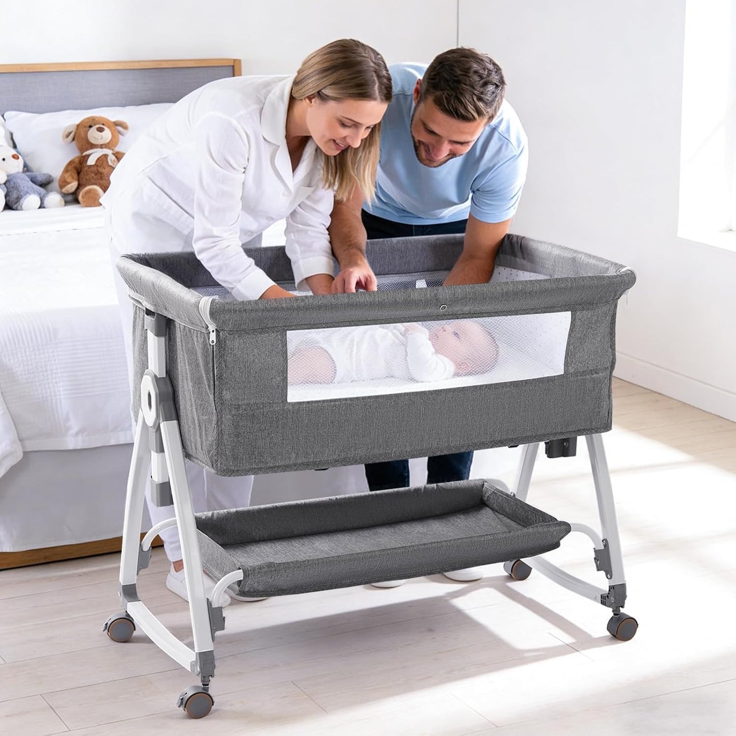 SKY-TOUCH Baby Bedside Crib Adjustable, Baby Cradle With Large Storage Basket, Travel Crib with Mattress Breathable Net,Mosquito Net Detachable, Soft Mattress 360°Swivel Wheels, for Infants Newborn